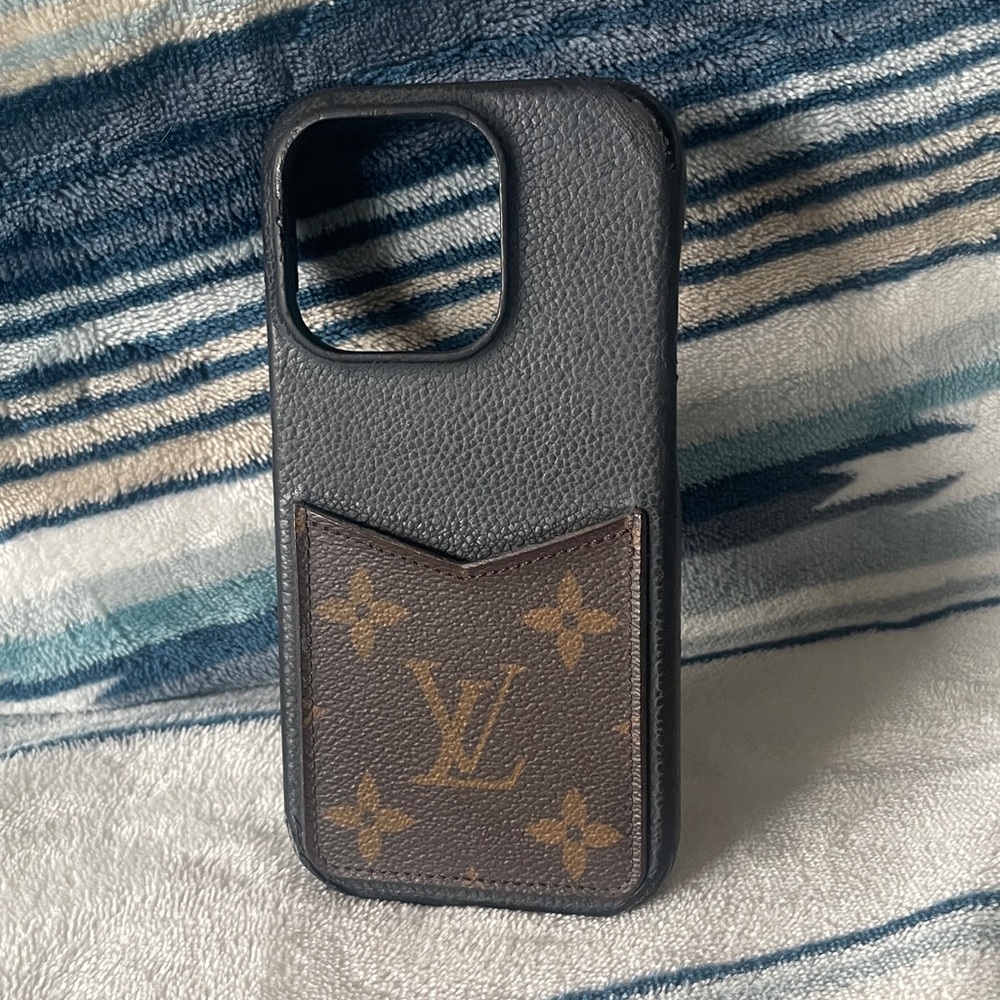 Louis Vuitton Monogram Bumper Pallas IPhone 15 Pro Case- Edges Worn